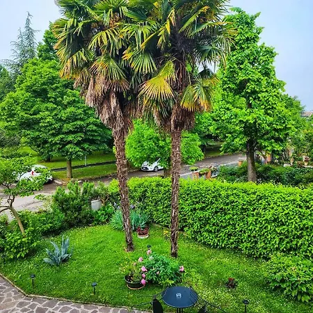 Gold Bed & Breakfast *